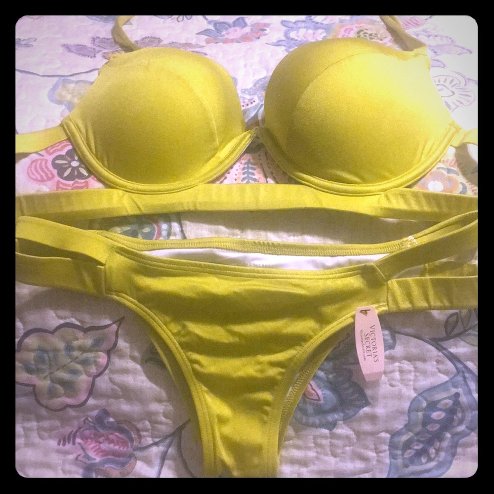 Victoria’s Secret bikini